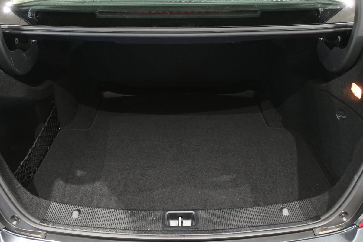 Foto Mercedes-Benz C 8
