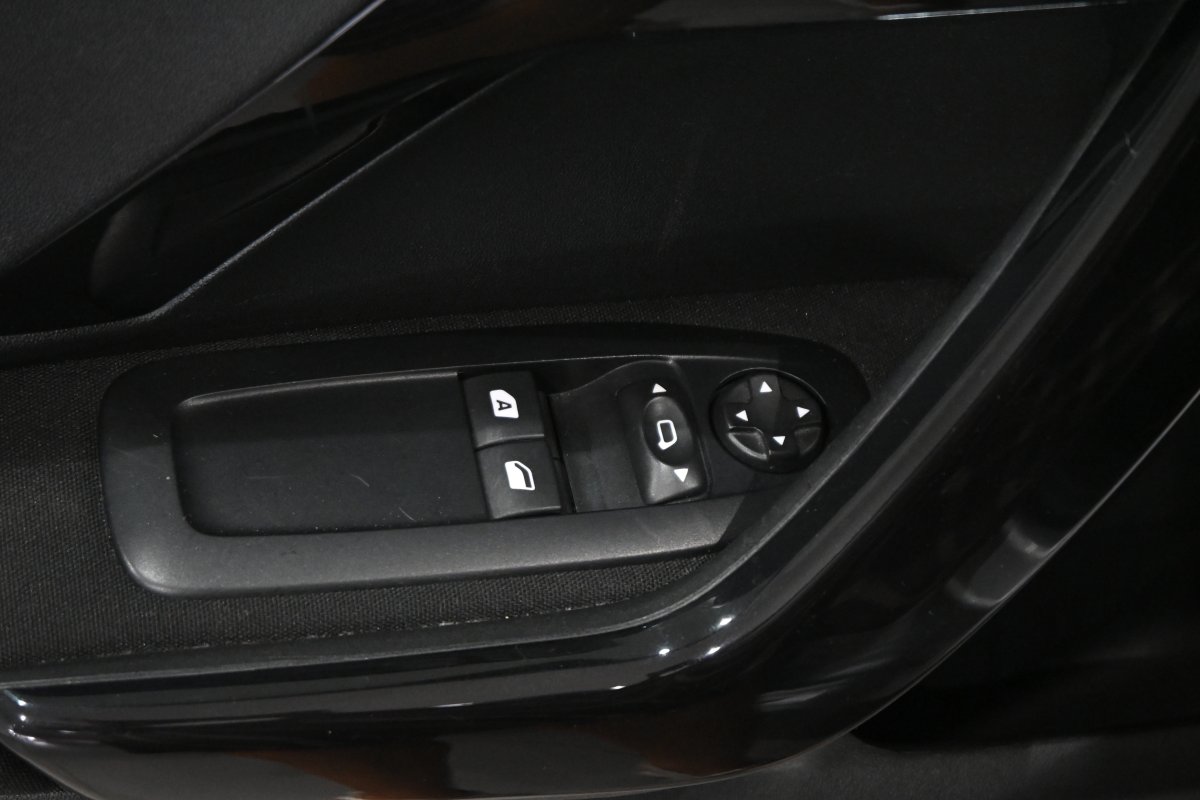 Foto Peugeot 208 30
