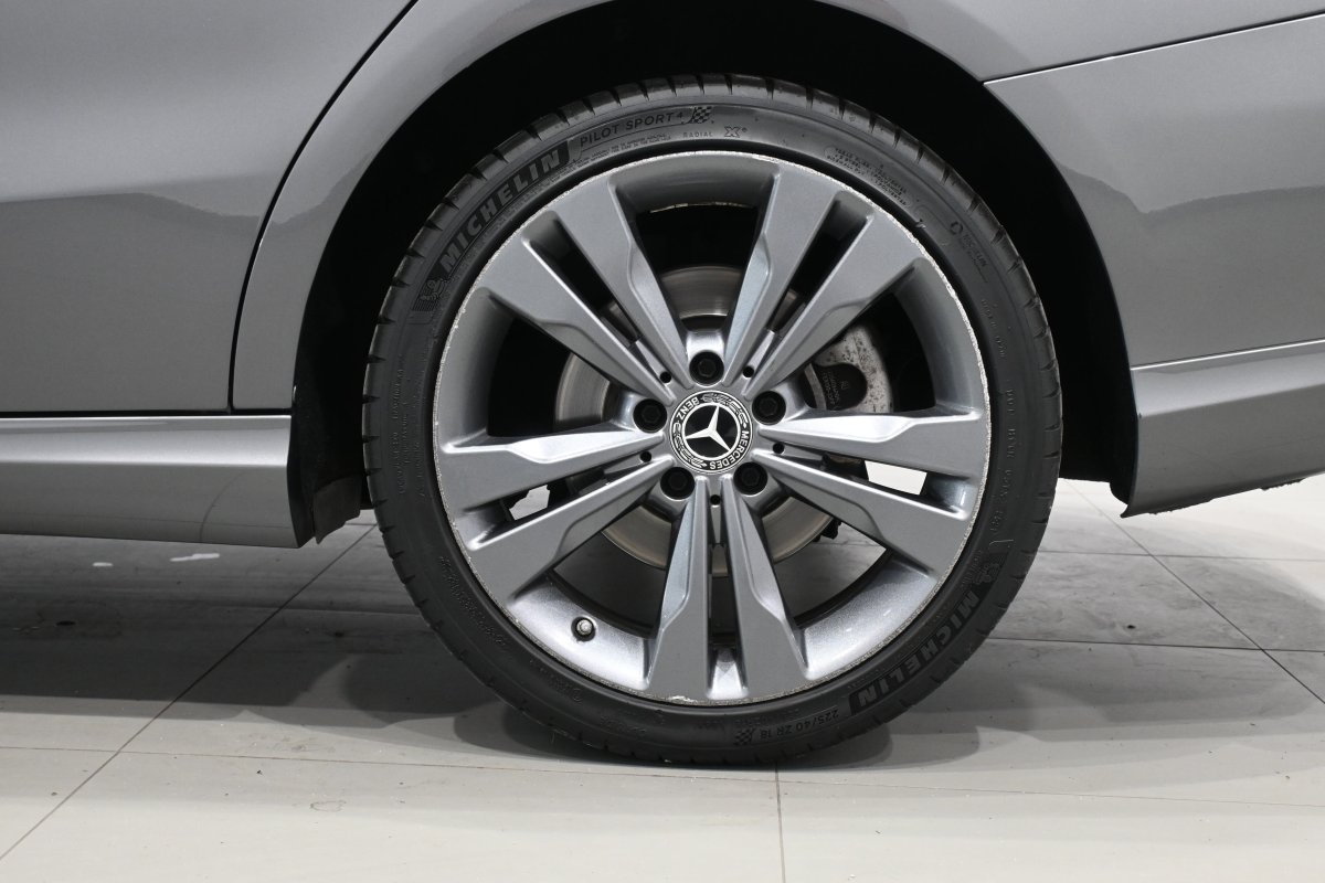 Foto Mercedes-Benz Clase 25