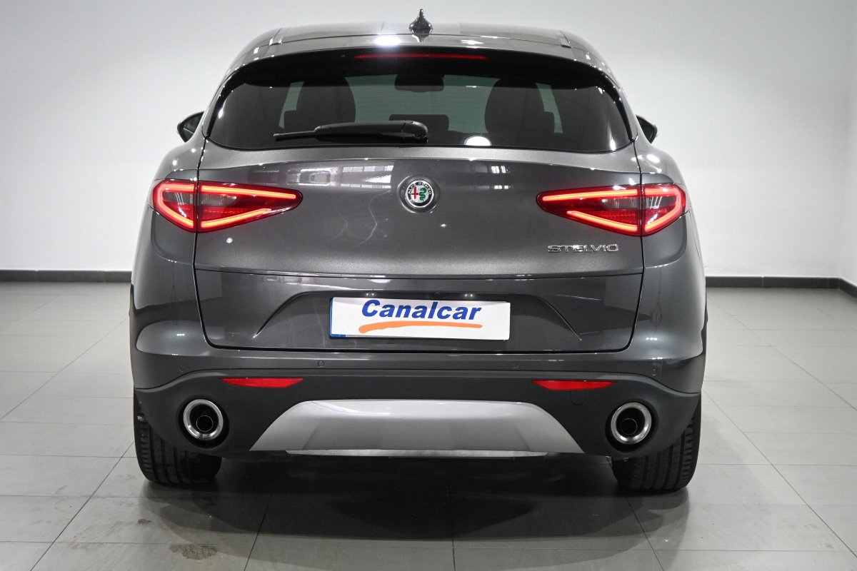 Foto Alfa Romeo Stelvio 5