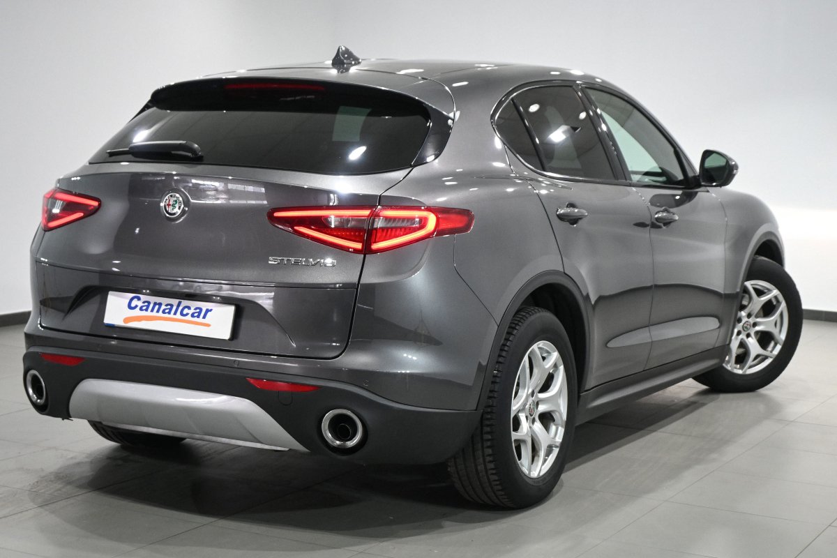 Foto Alfa Romeo Stelvio 4