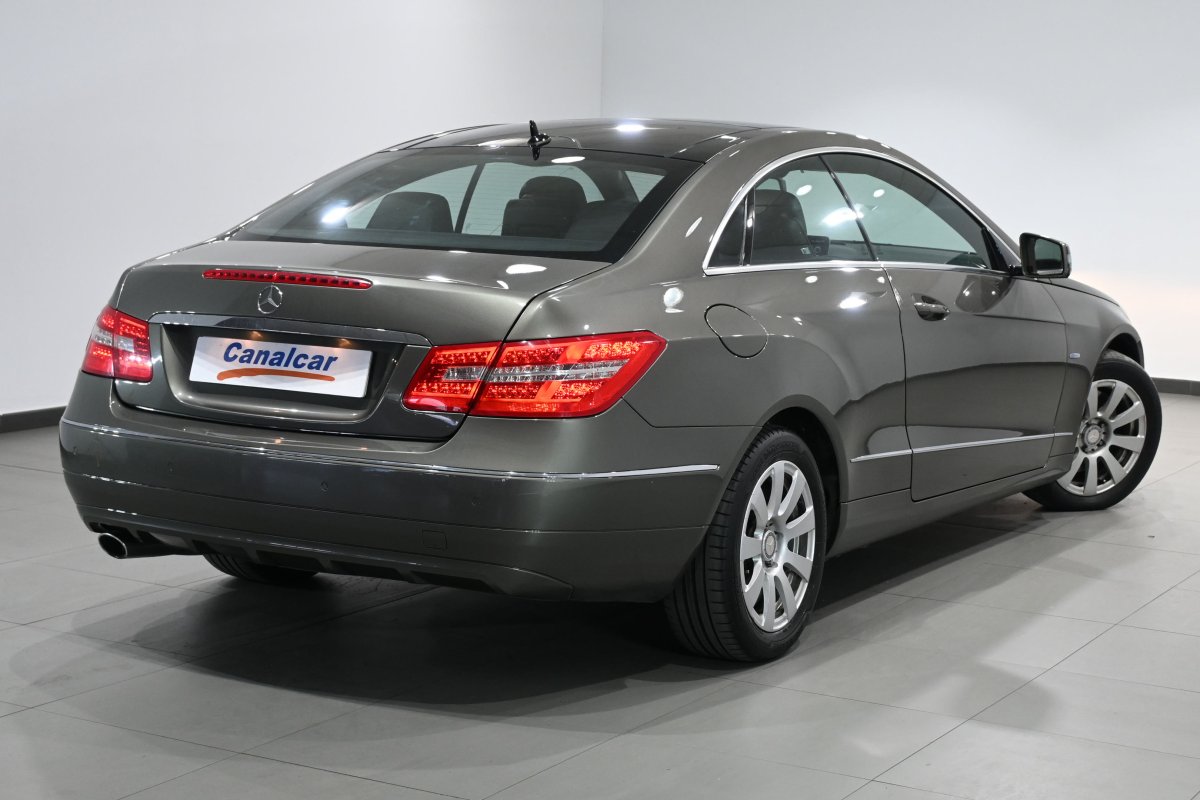 Foto Mercedes-Benz E 4