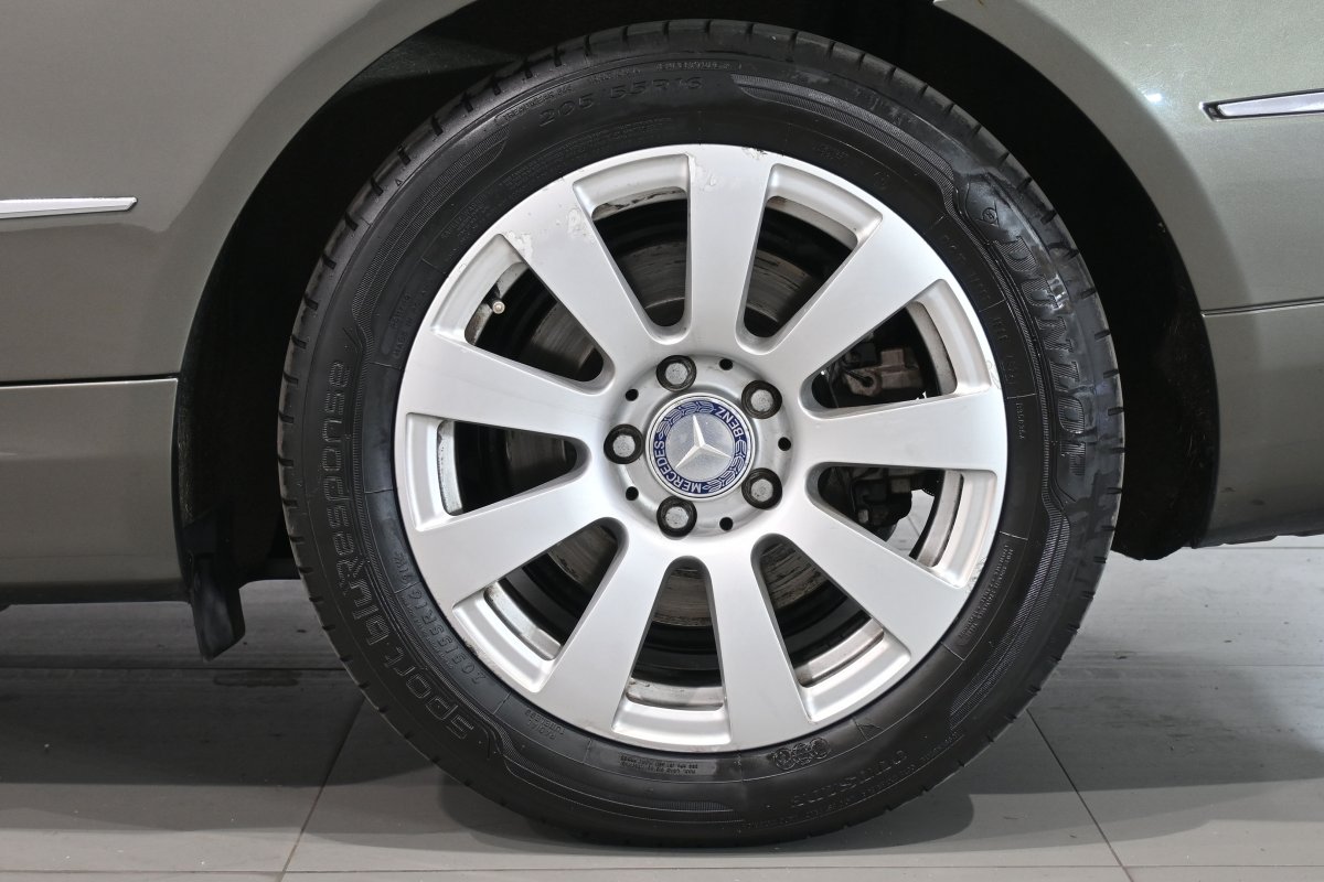 Foto Mercedes-Benz E 29