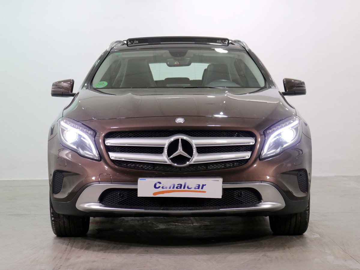 Foto Mercedes-Benz GLA 220 2