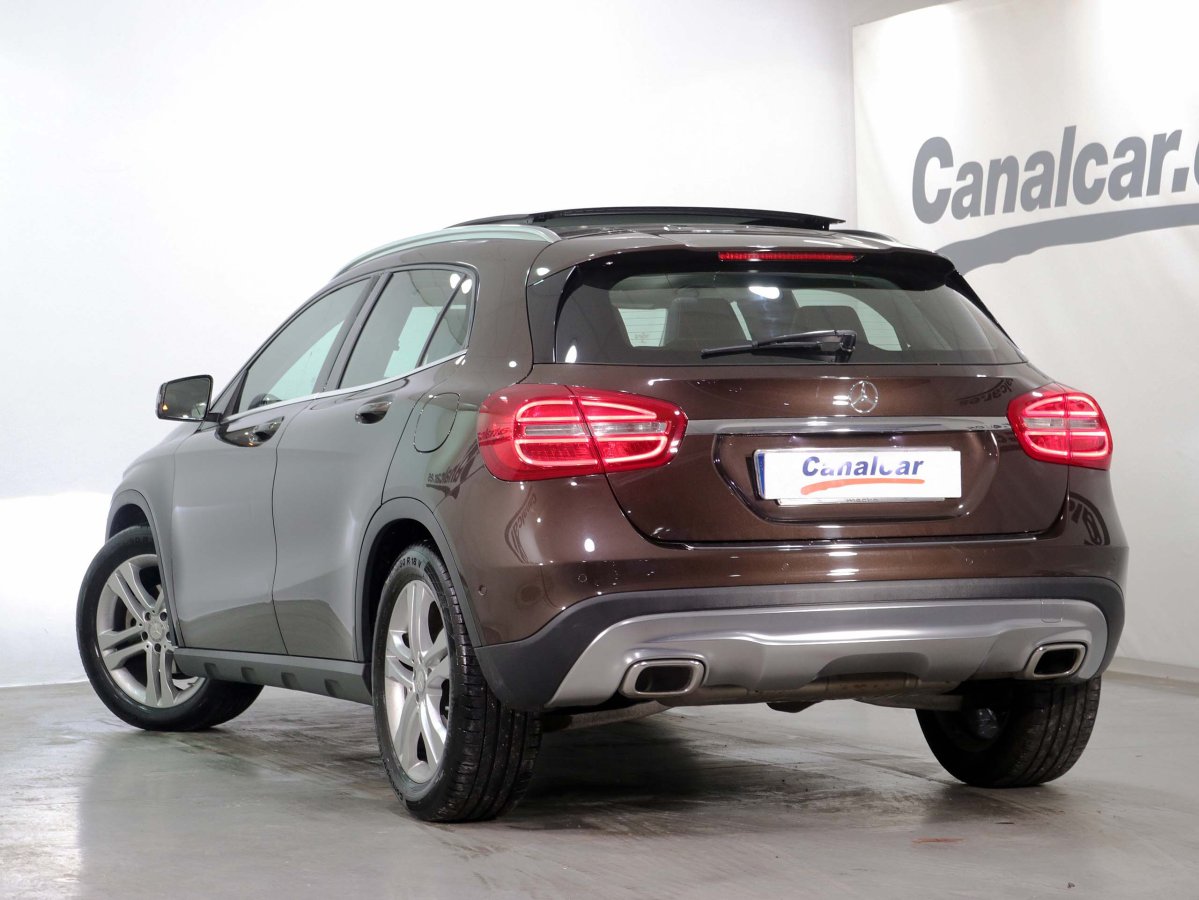 Foto Mercedes-Benz GLA 220 6