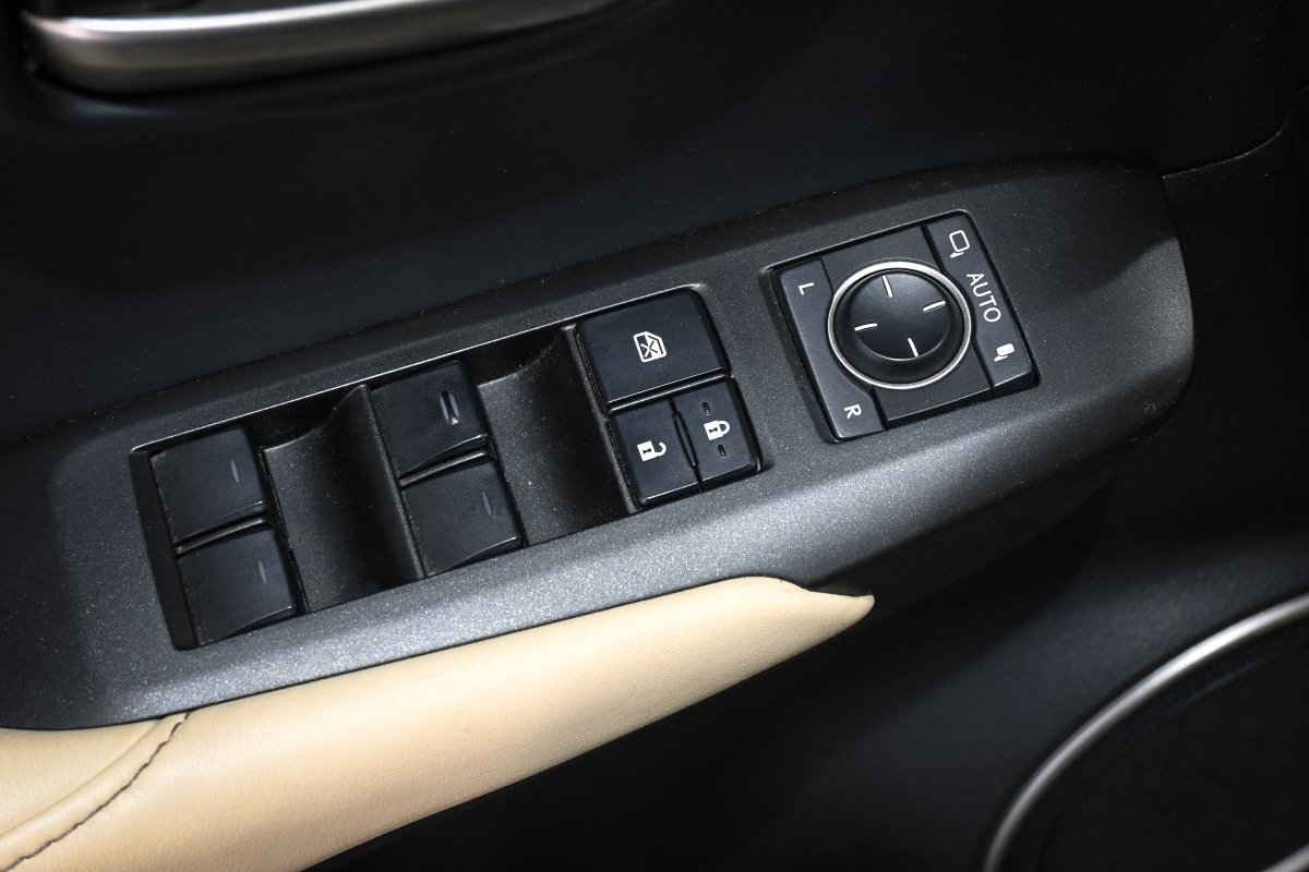Foto Lexus NX 30