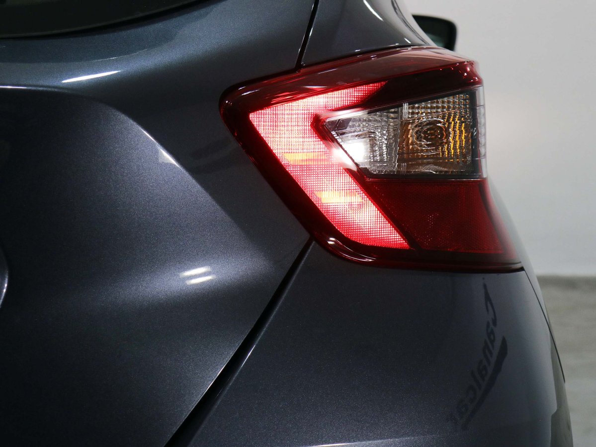 Foto Nissan Micra 10