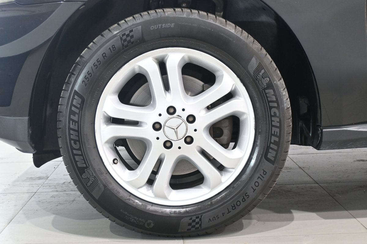Foto Mercedes-Benz ML 29