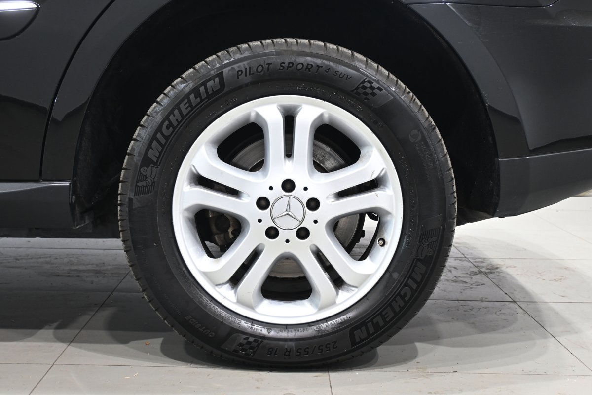 Foto Mercedes-Benz ML 28