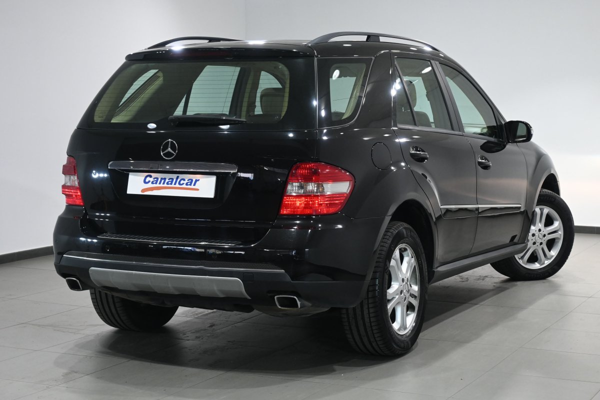 Foto Mercedes-Benz ML 4