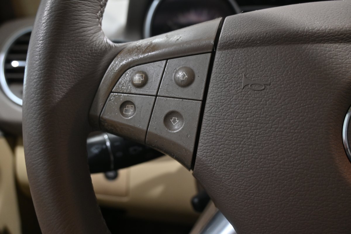 Foto Mercedes-Benz ML 20