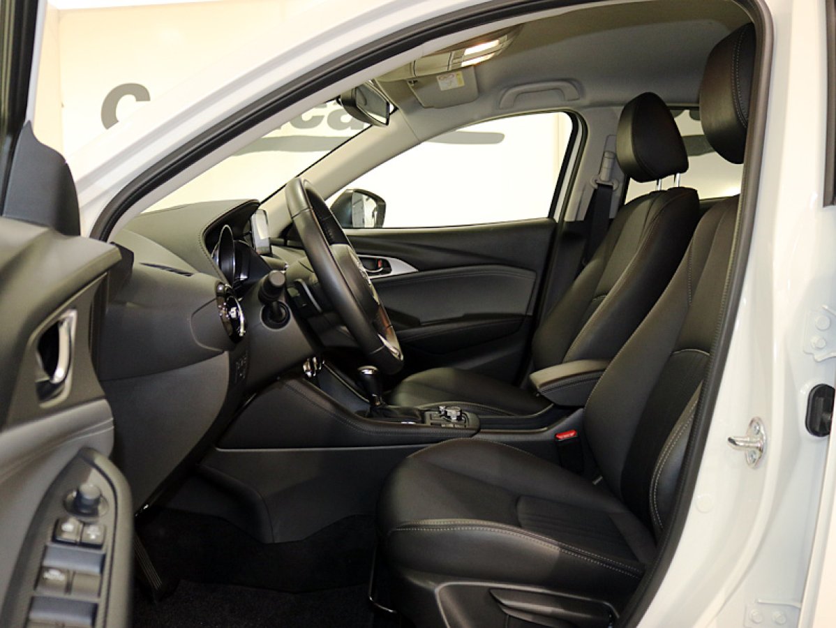 Foto Mazda CX-3 14
