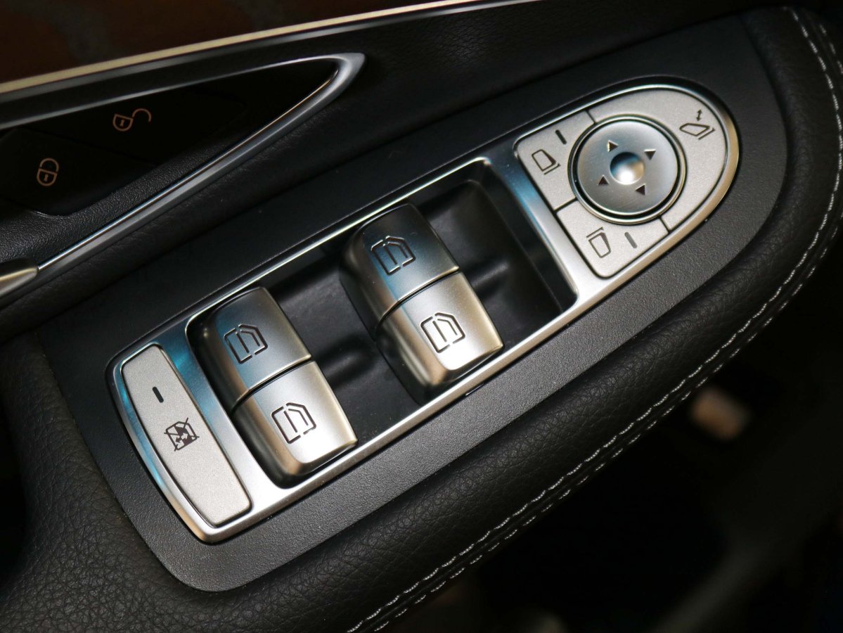 Foto Mercedes-Benz GLC 220 31