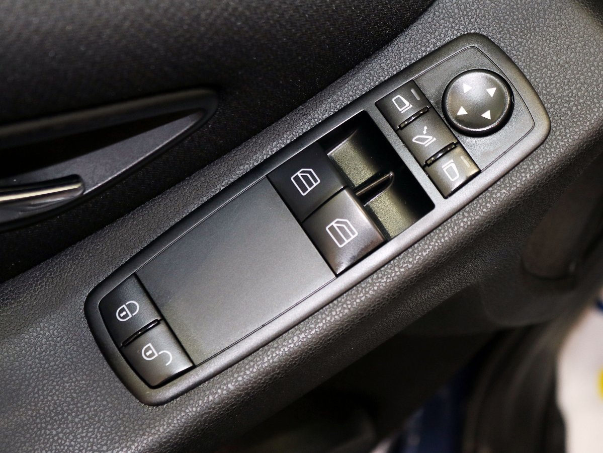 Foto Mercedes-Benz B 170 16