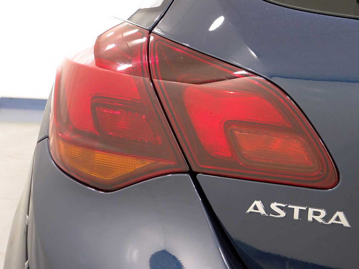 Foto Opel Astra 14