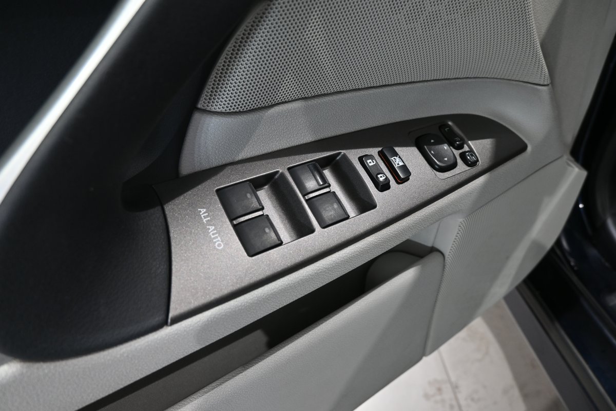 Foto Lexus IS220d 28
