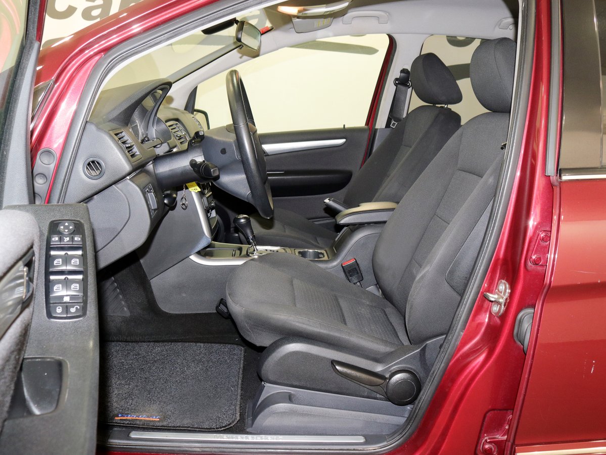 Foto Mercedes-Benz B 200 14