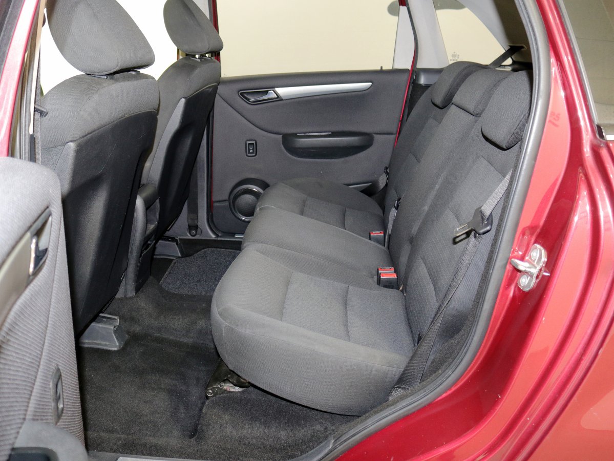 Foto Mercedes-Benz B 200 15