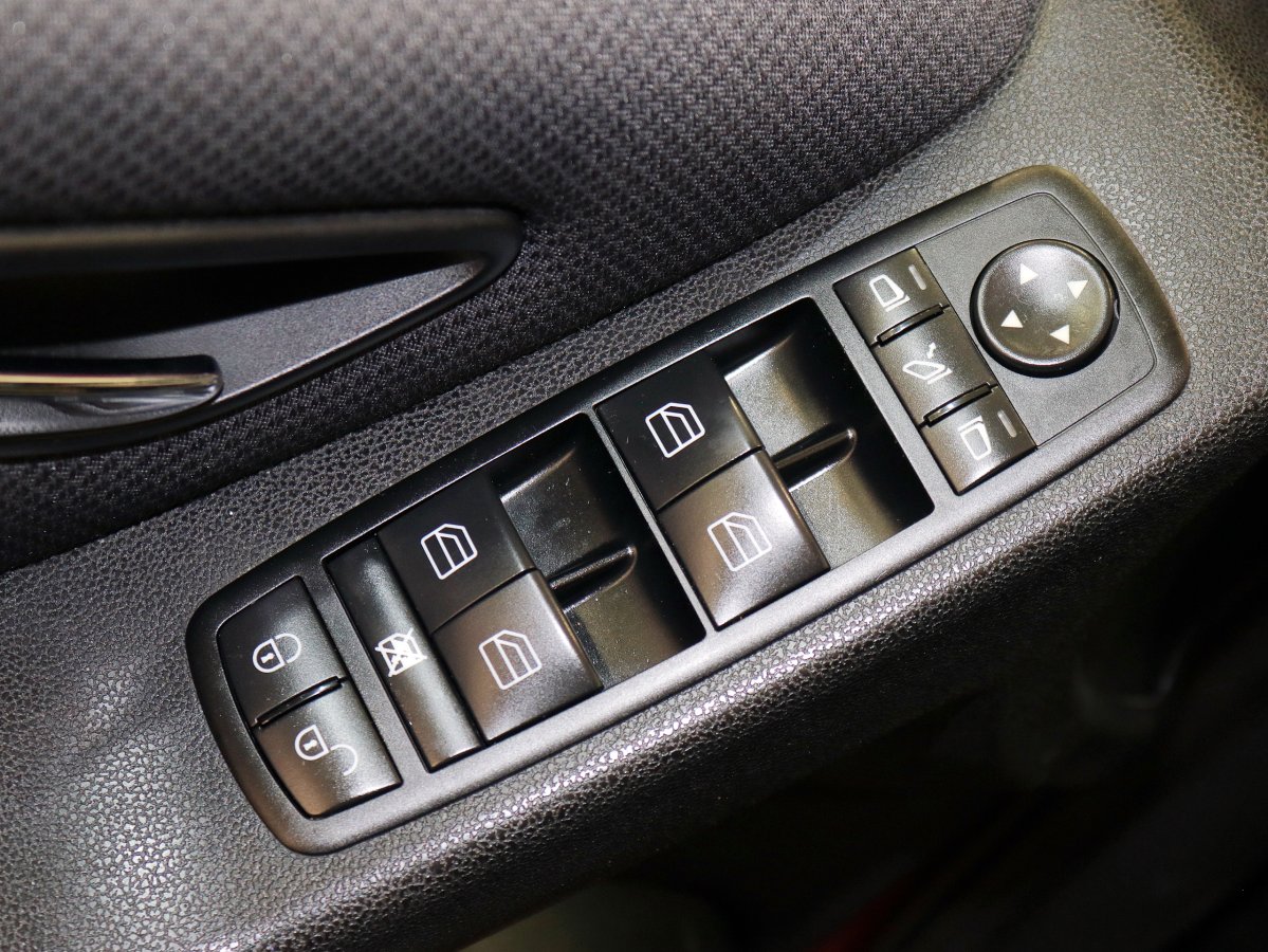 Foto Mercedes-Benz B 200 18