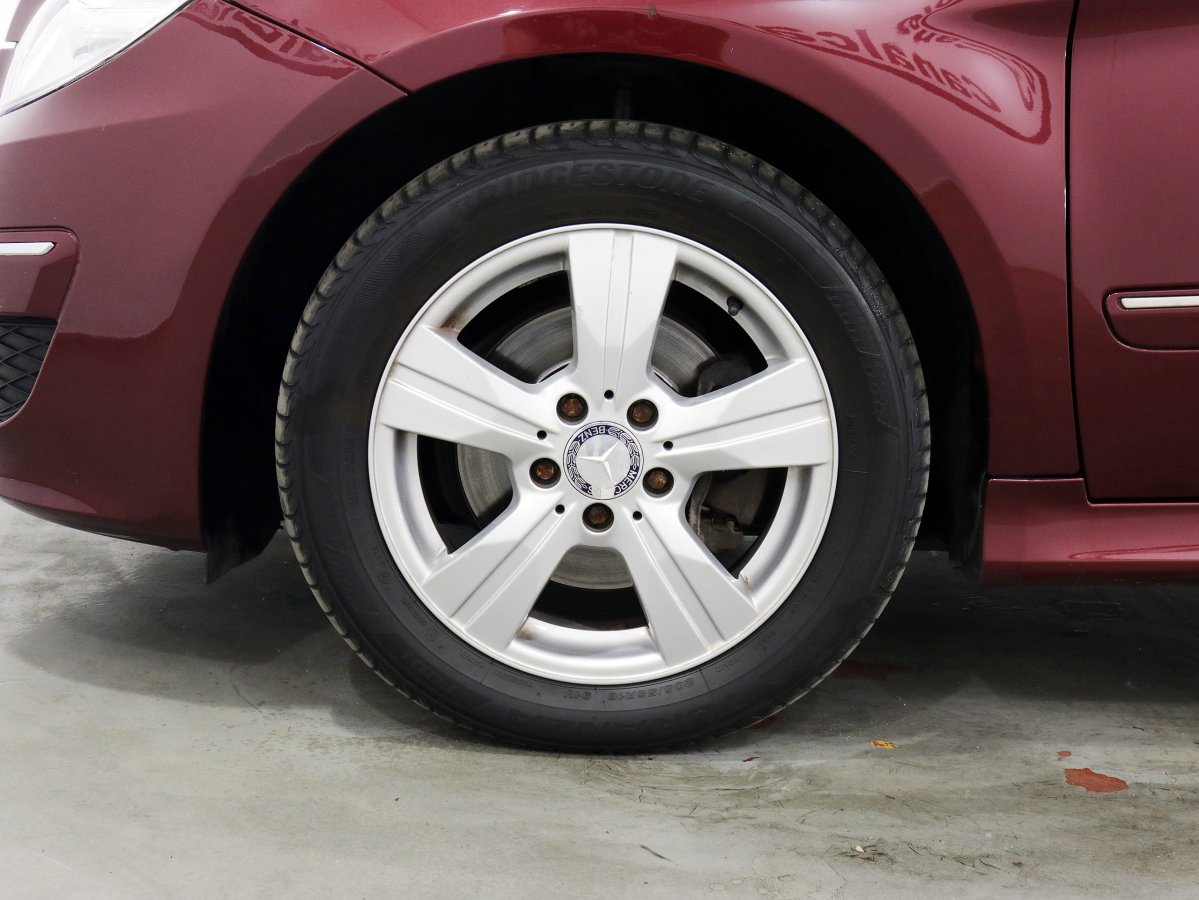 Foto Mercedes-Benz B 200 24