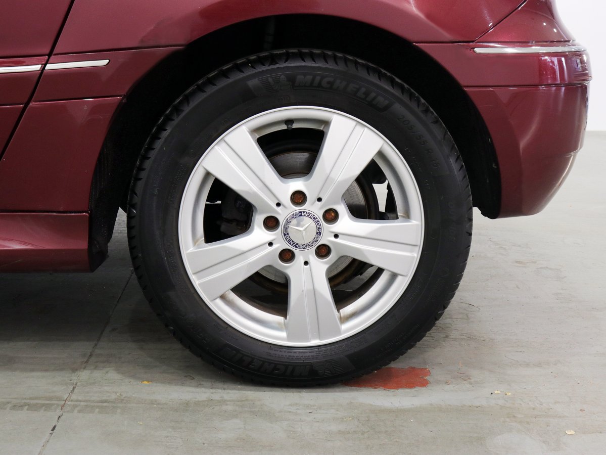 Foto Mercedes-Benz B 200 25