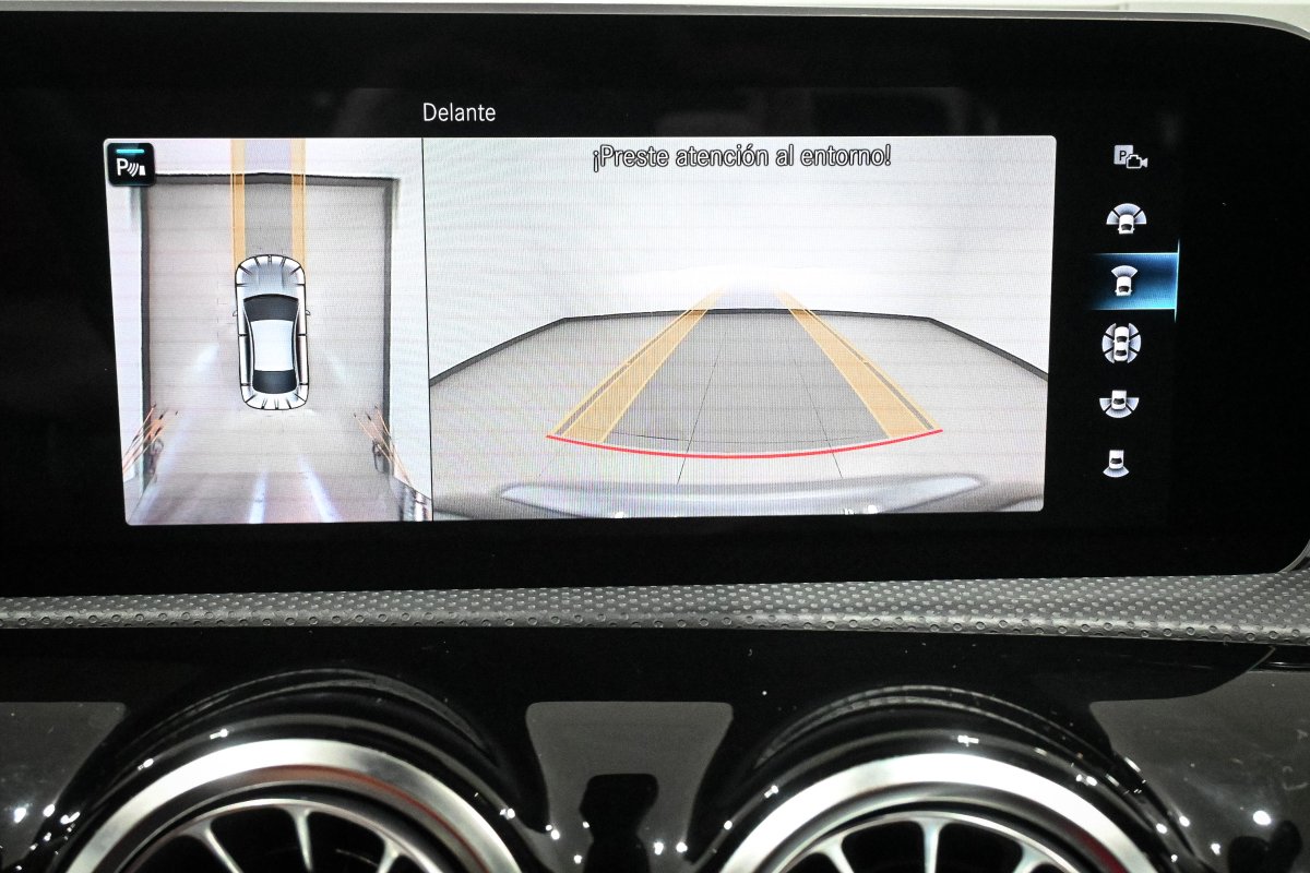 Foto Mercedes-Benz CLA 15