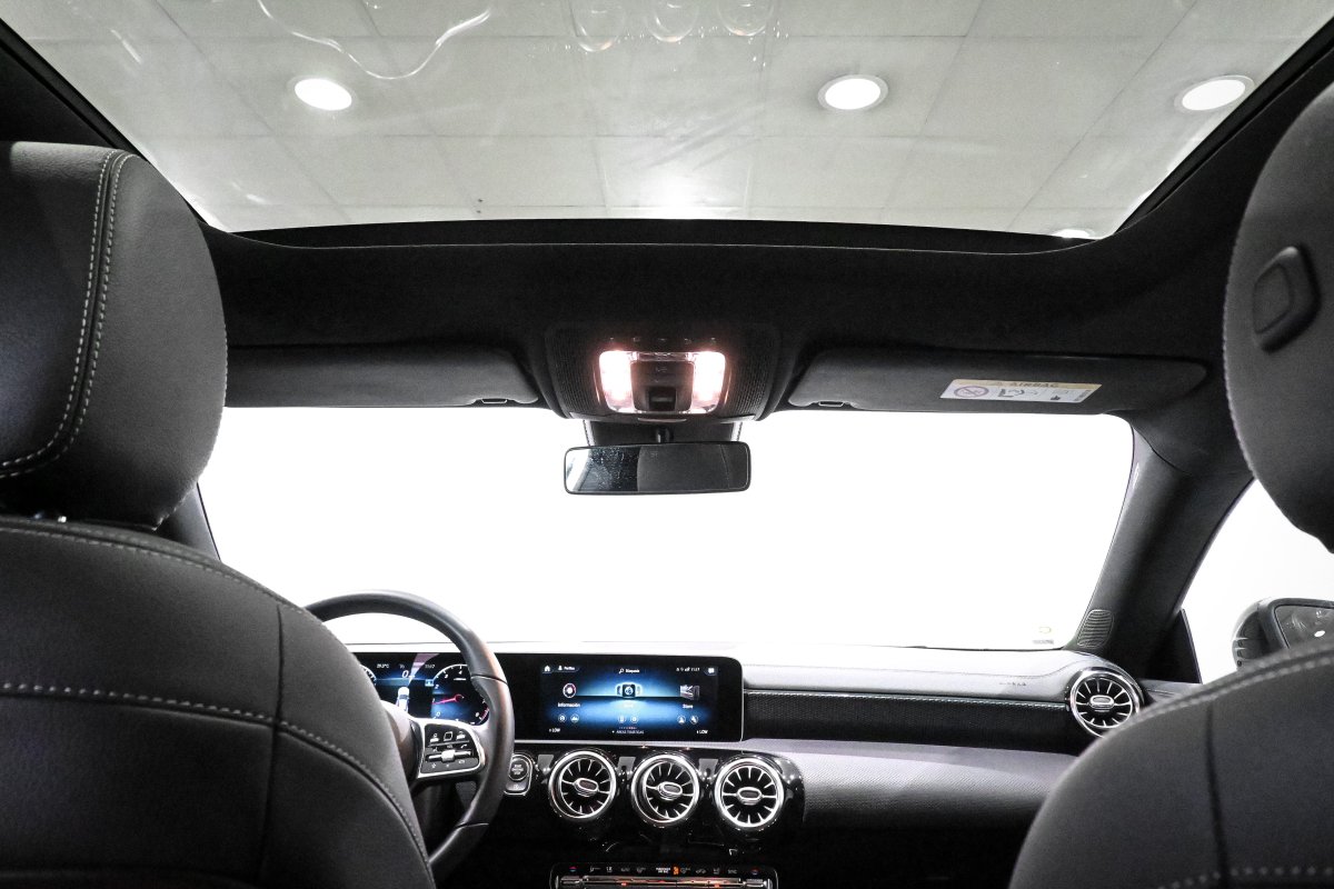 Foto Mercedes-Benz CLA 30