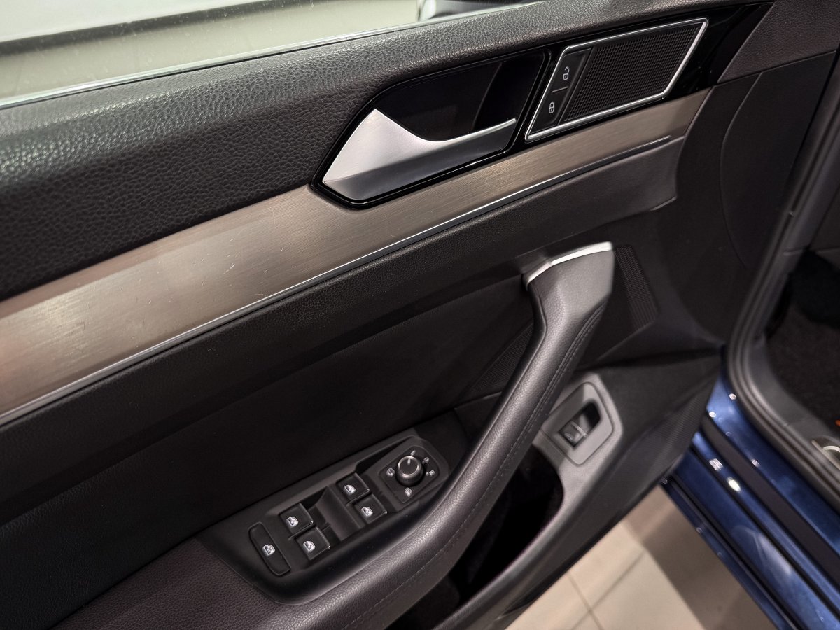 Foto Volkswagen Passat 25