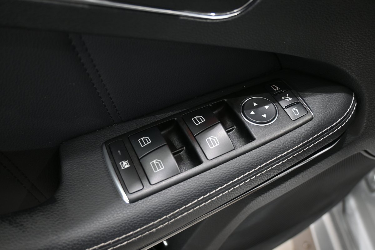 Foto Mercedes-Benz Clase 30