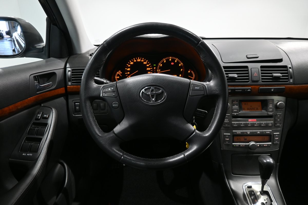 Foto Toyota Avensis 18
