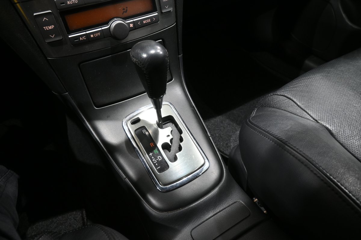 Foto Toyota Avensis 19