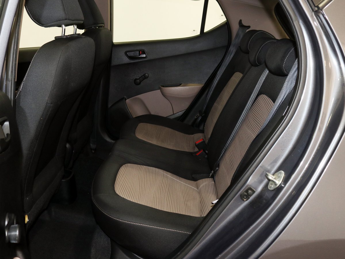 Foto Hyundai i10 14