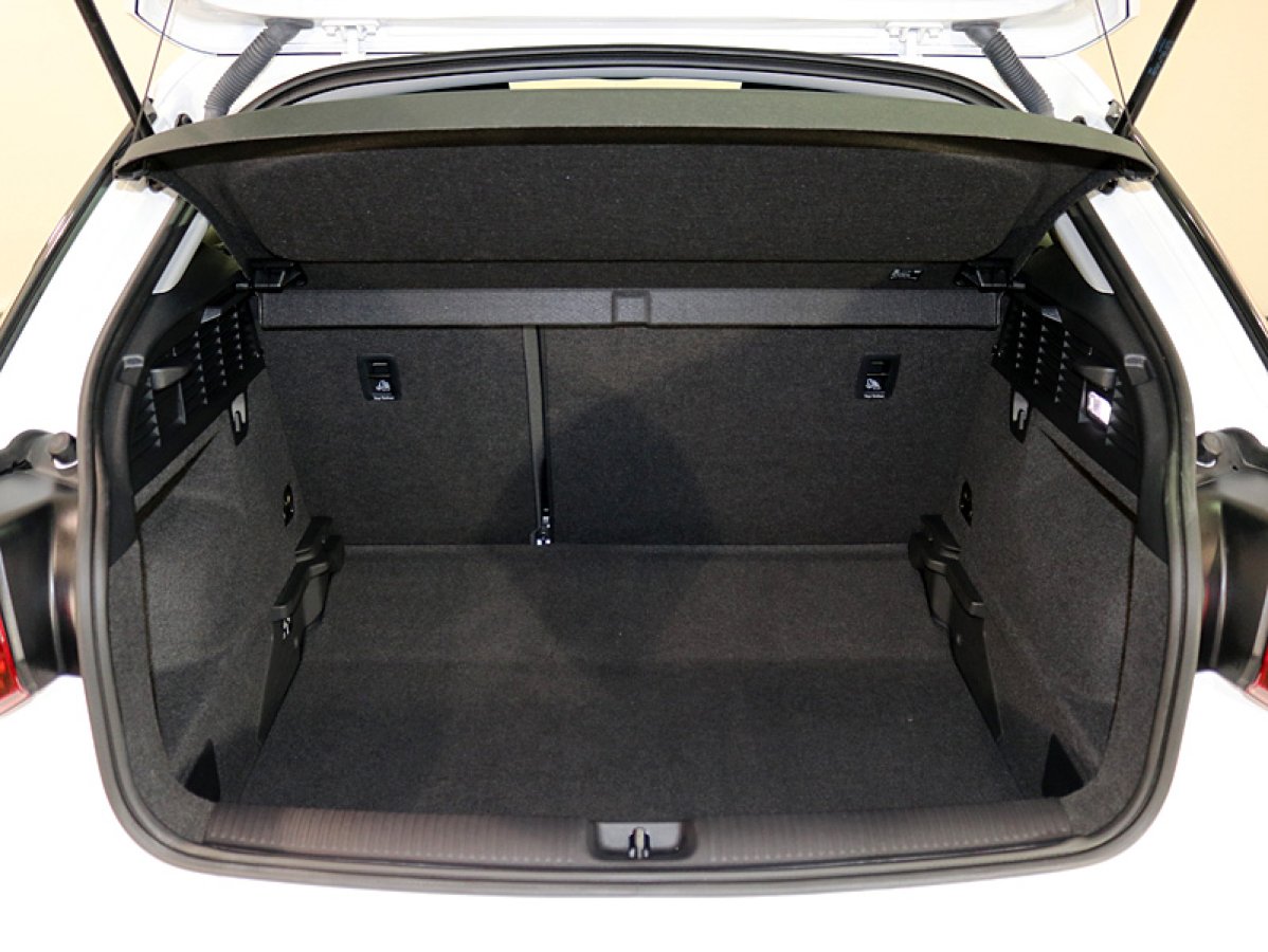 Foto Audi Q2 8