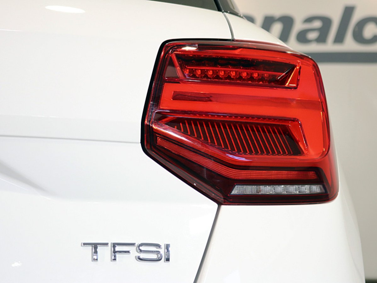 Foto Audi Q2 10