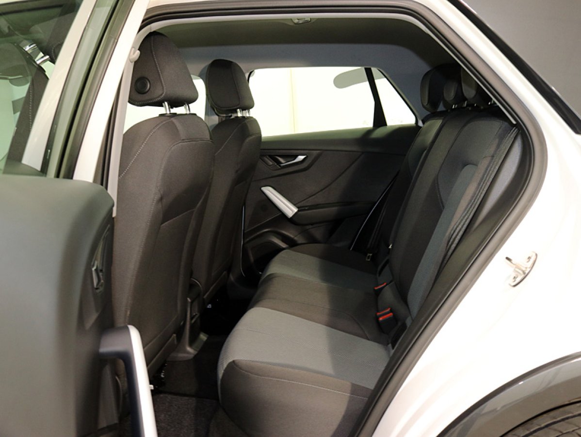 Foto Audi Q2 14