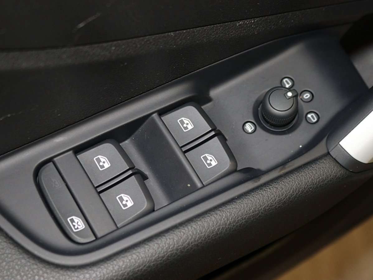 Foto Audi Q2 24