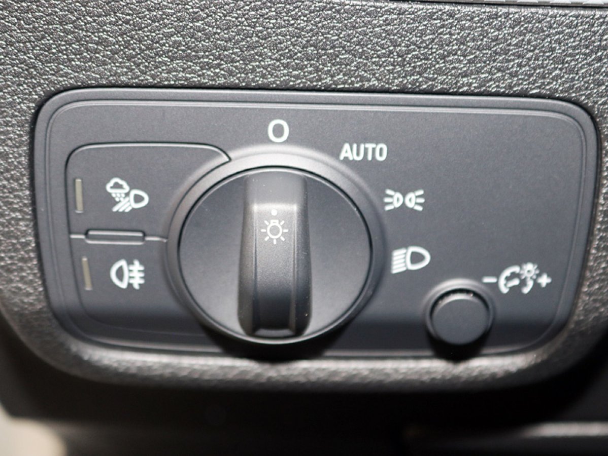 Foto Audi Q2 25