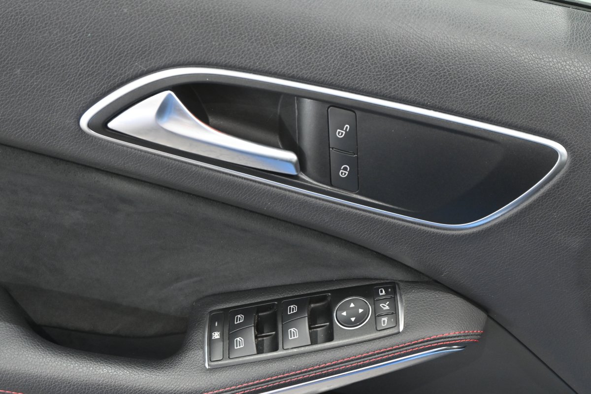 Foto Mercedes-Benz Clase A 30