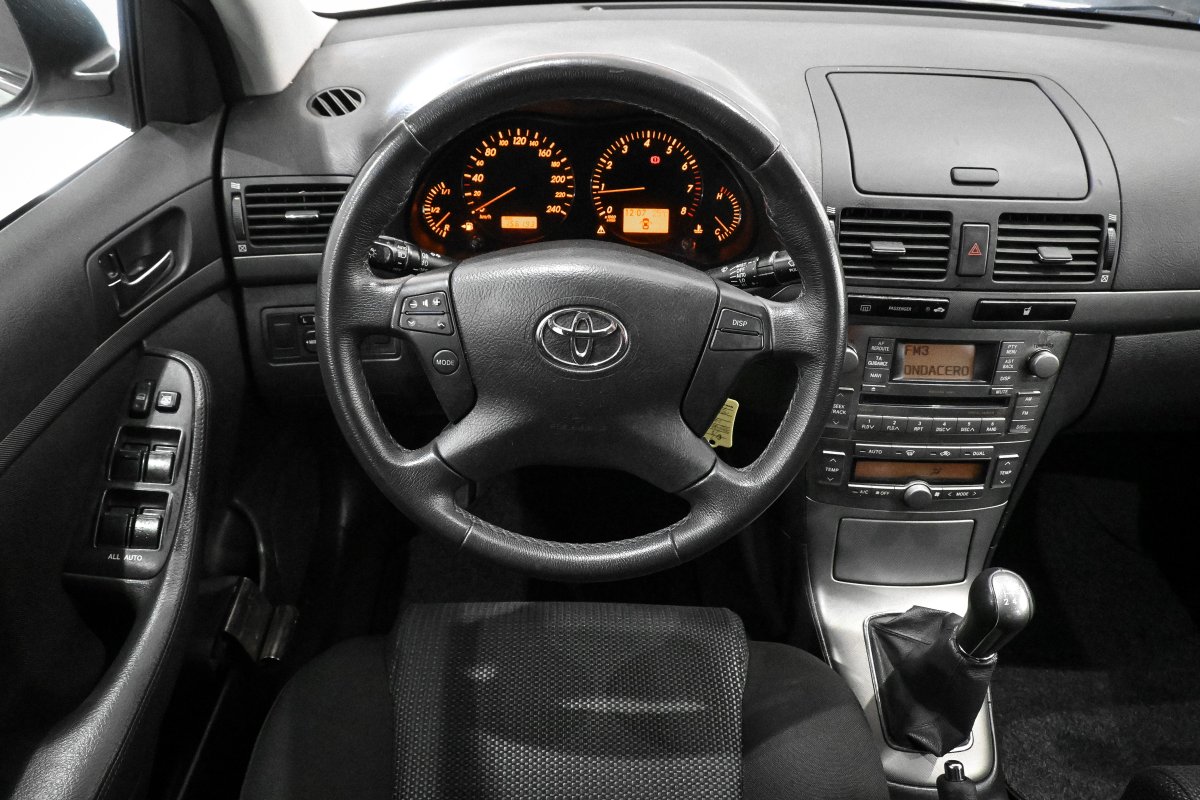 Foto Toyota Avensis 17