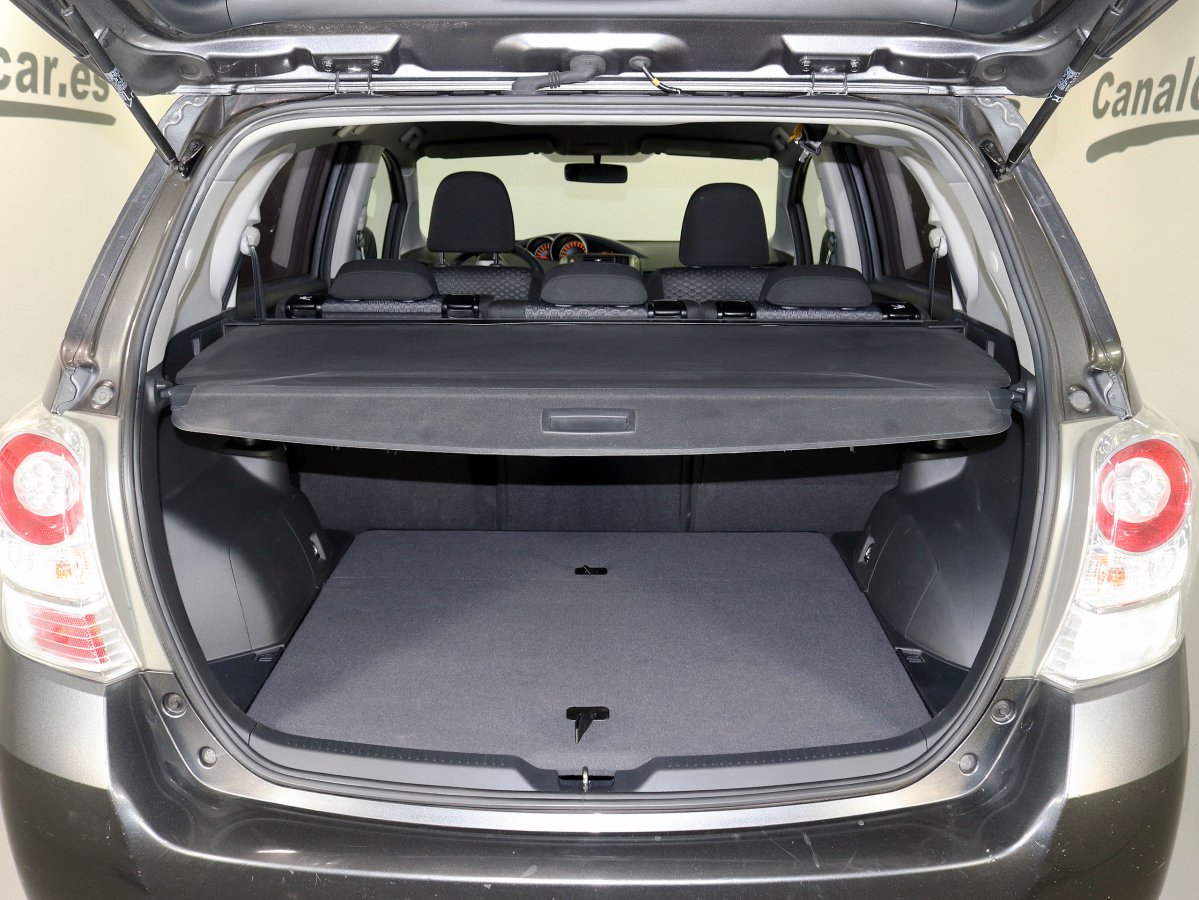 Foto Toyota Verso 8