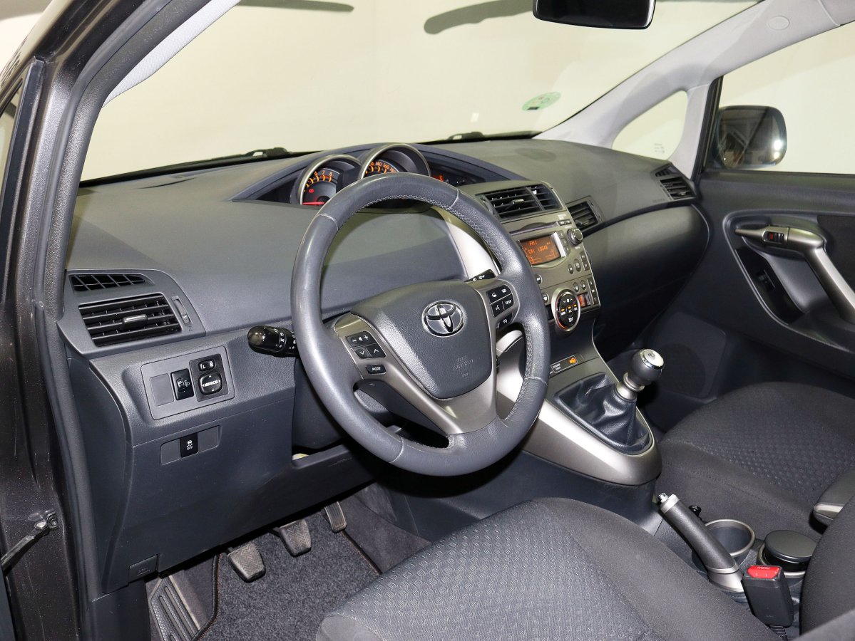 Foto Toyota Verso 12
