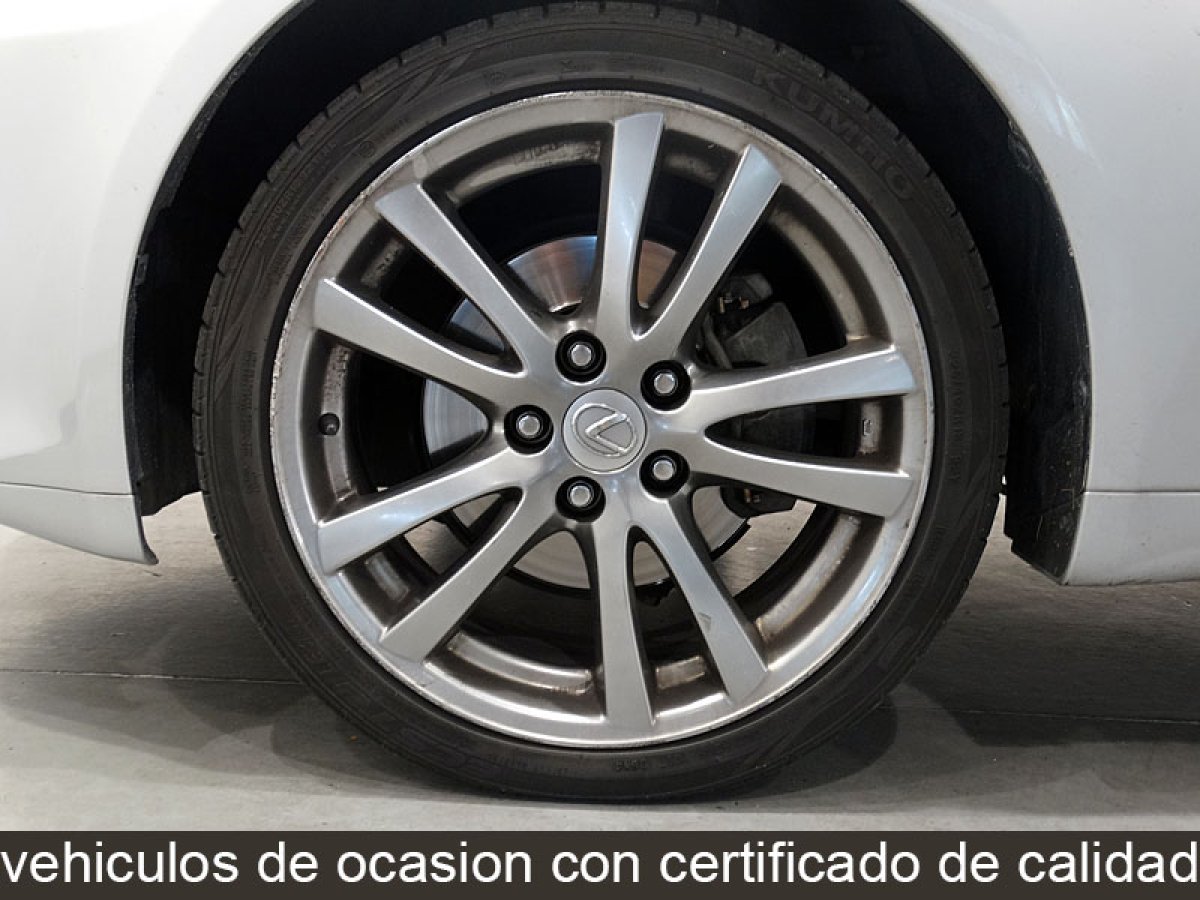 Foto Lexus IS 220d 11