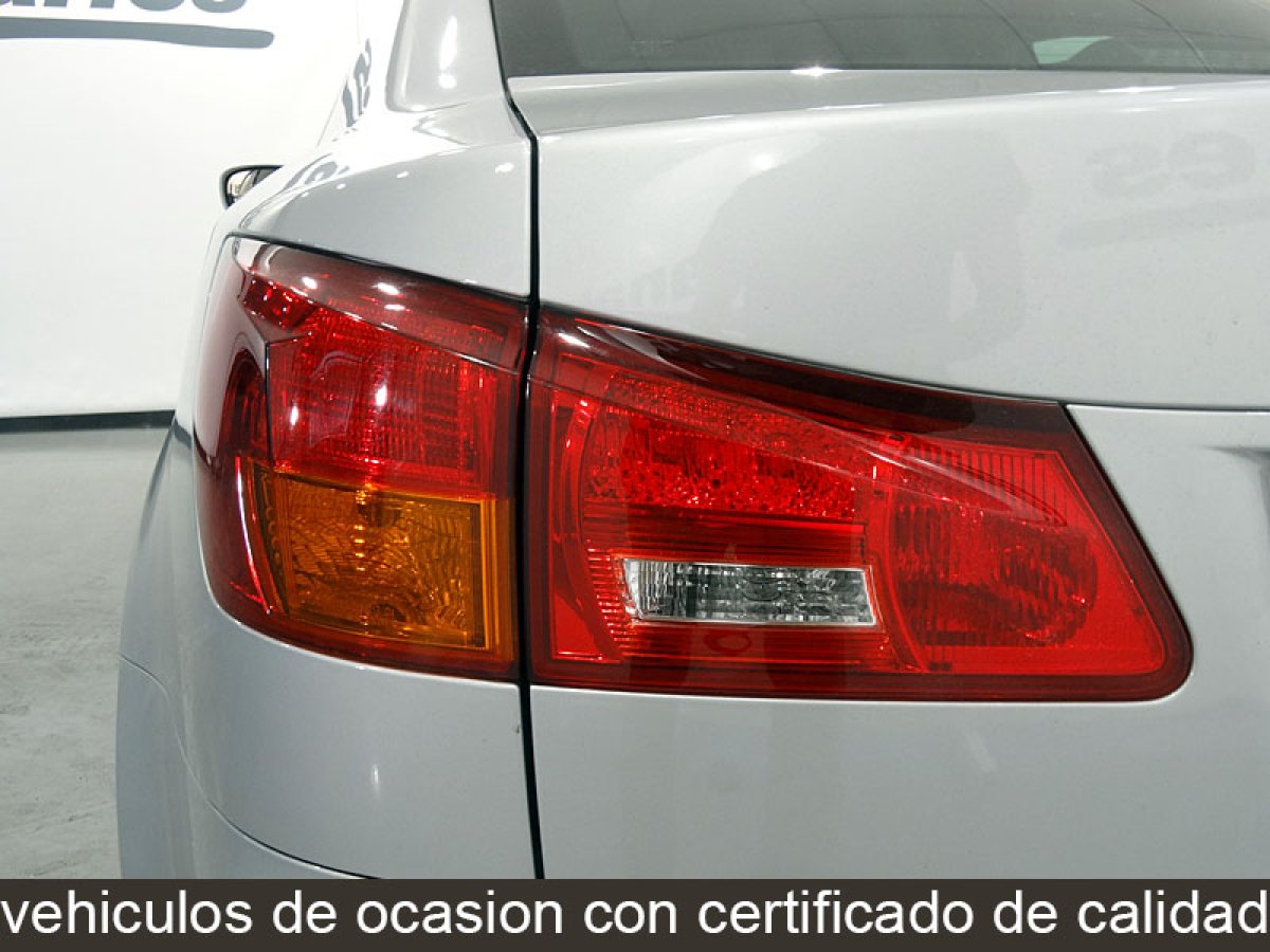 Foto Lexus IS 220d 13