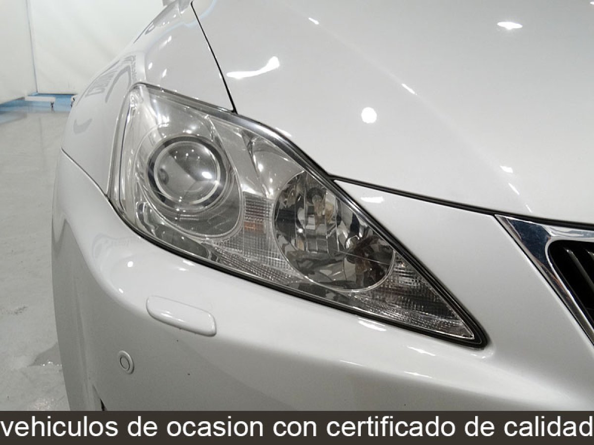 Foto Lexus IS 220d 15
