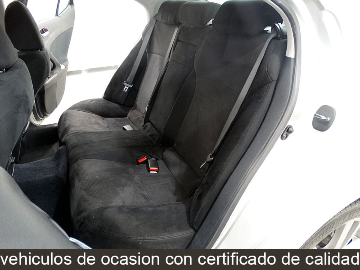 Foto Lexus IS 220d 19