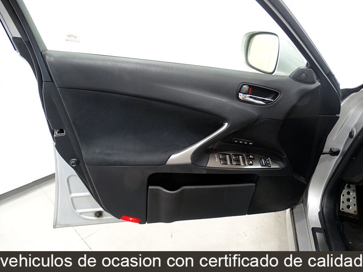 Foto Lexus IS 220d 21