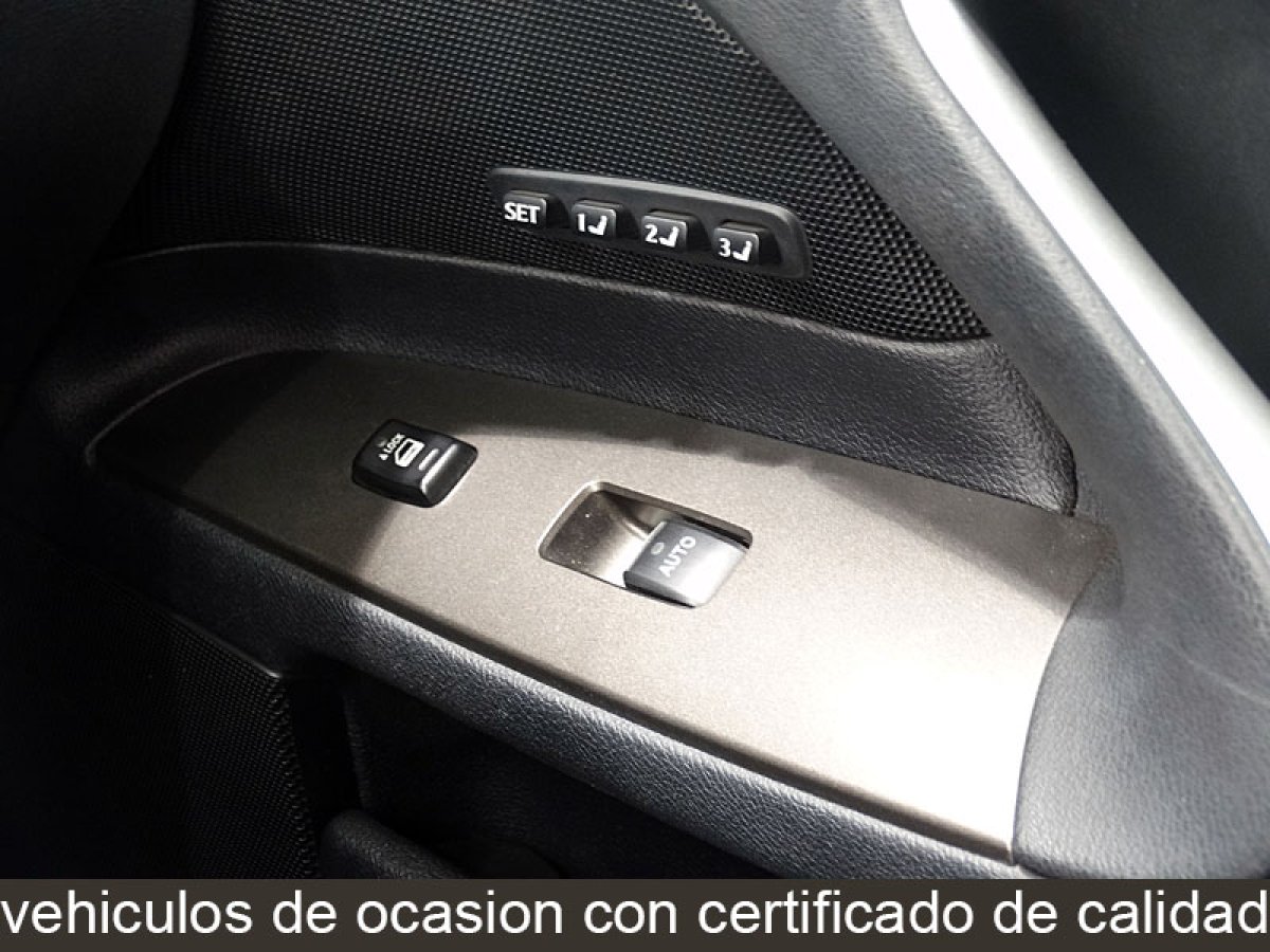 Foto Lexus IS 220d 26
