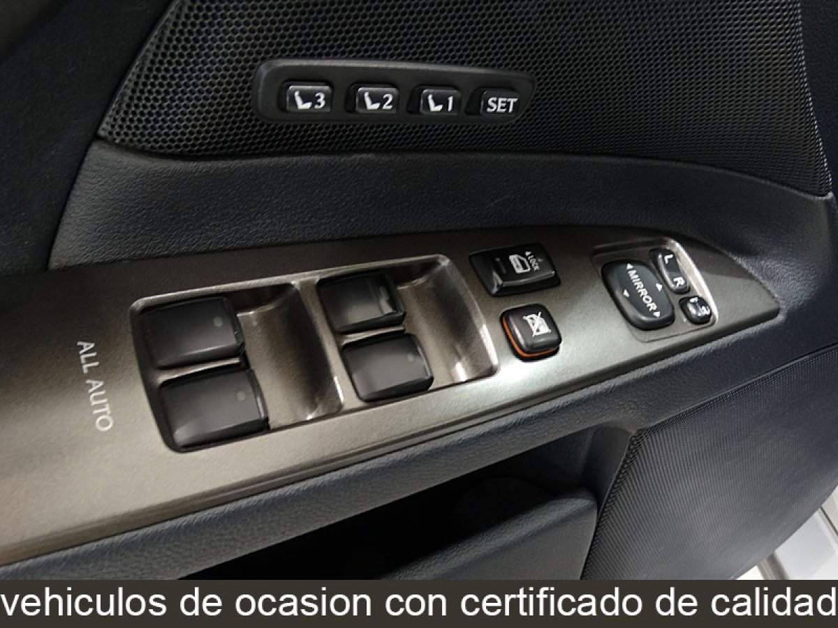 Foto Lexus IS 220d 27