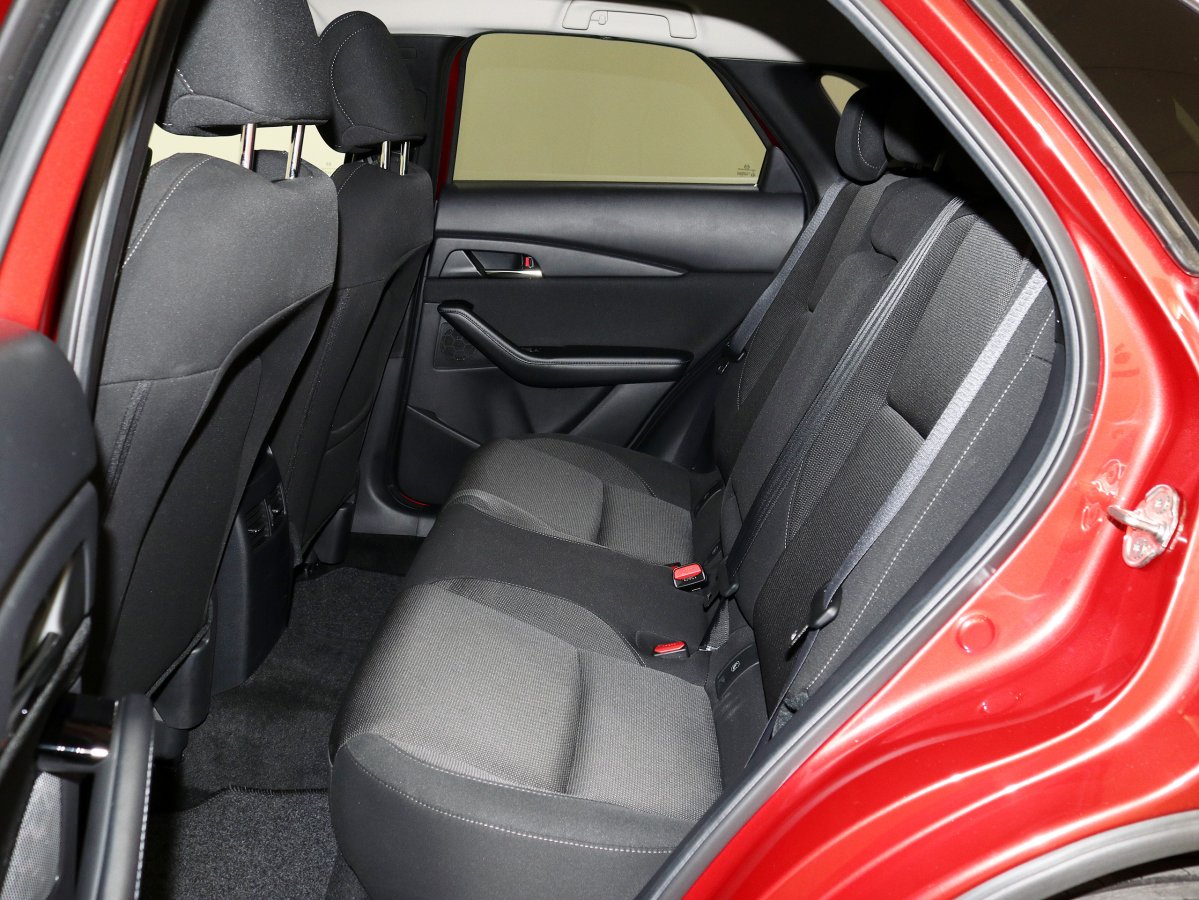 Foto Mazda CX-30 14