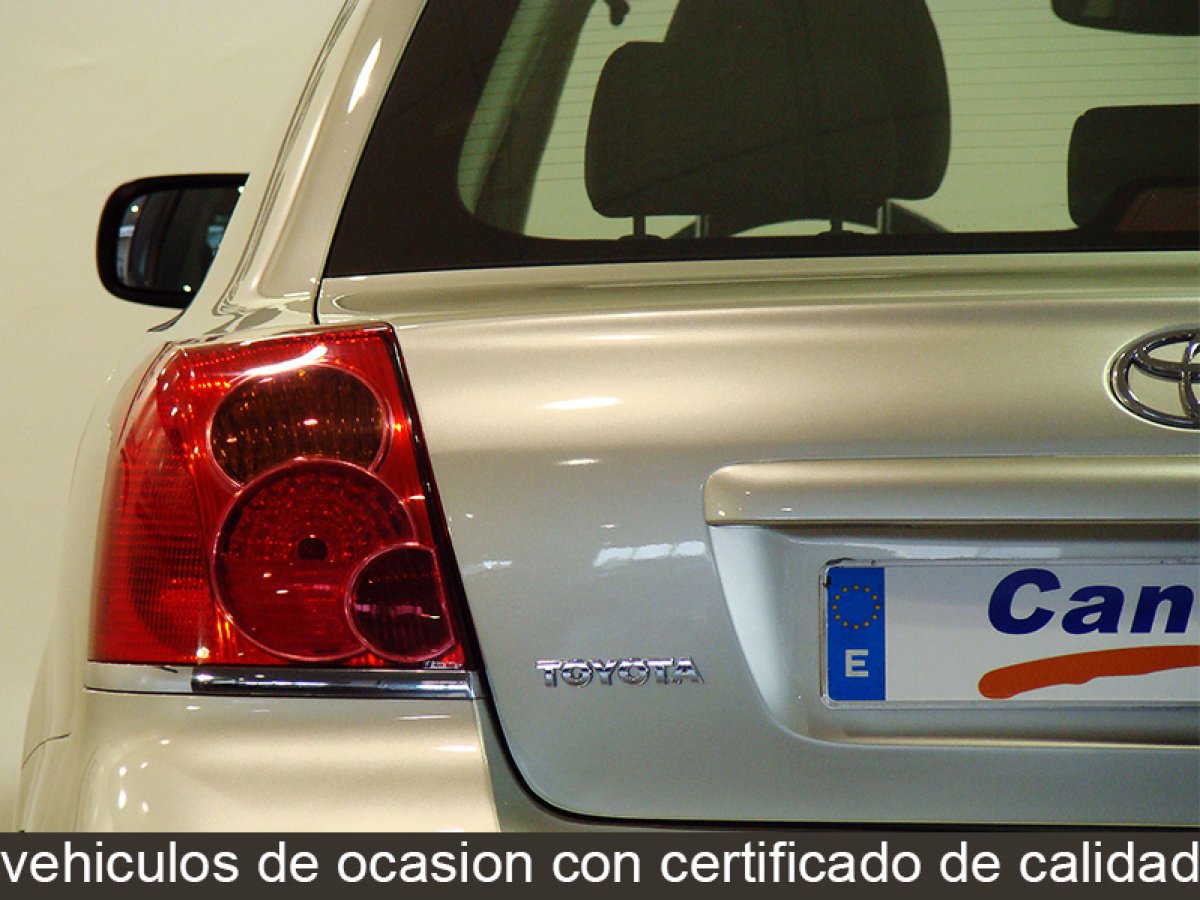 Foto Toyota Avensis 12